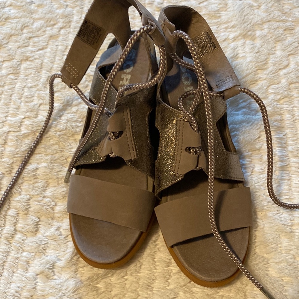 Sorel sandals size 7